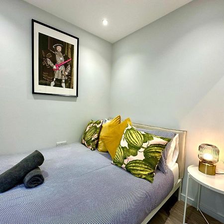 Stunning Brand New House - Sleeps 6 - Free Parking - Great Location - Fast Wifi - Smart Tv - Close To Poole & Bournemouth & Sandbanks ภายนอก รูปภาพ
