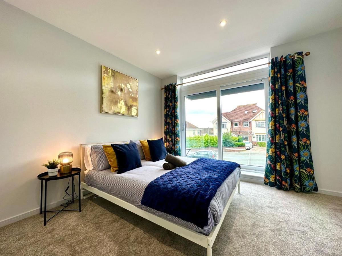 Stunning Brand New House - Sleeps 6 - Free Parking - Great Location - Fast Wifi - Smart Tv - Close To Poole & Bournemouth & Sandbanks ภายนอก รูปภาพ