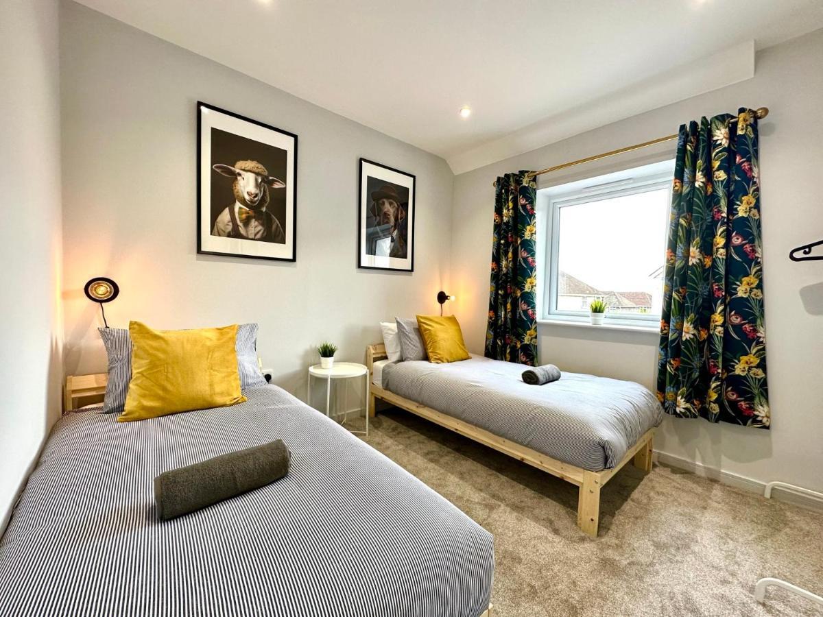 Stunning Brand New House - Sleeps 6 - Free Parking - Great Location - Fast Wifi - Smart Tv - Close To Poole & Bournemouth & Sandbanks ภายนอก รูปภาพ